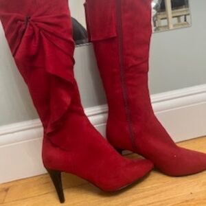 RED SOFT COMFORTABLE STYLISH HEELED BOOT, SIZE 6